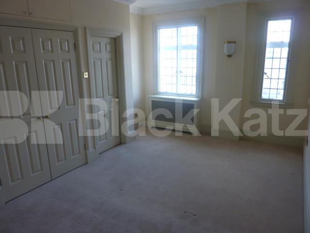 			NEW INSTRUCTION!, 2 Bedroom, 1 bath, 1 reception Flat			 Baker Street, BAKER STREET